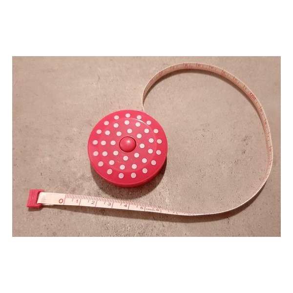 rolmaatje - love - meetlint oprolbaar inch/cm - rolmaat pink white dots - small 5 cm doorsnee - 150 cm - fournituren en naaien rolmaatje - love - meetlint oprolbaar inch/cm - rolmaat pink white dots - small 5 cm doorsnee - 150 cm - fournituren en naaien