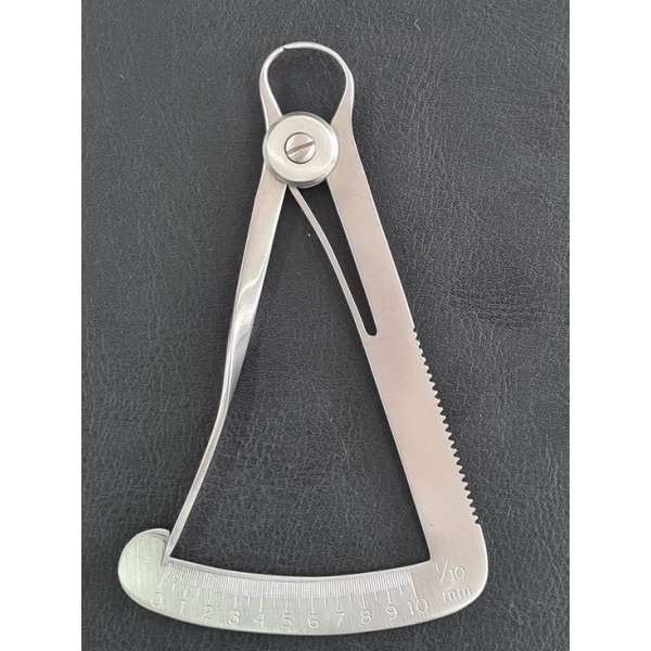 Belux Surgical / Tandheelkundig Tand Remklauwen 10cm RVS / Dental caliper Belux Surgical / Tandheelkundig Tand Remklauwen 10cm RVS / Dental caliper