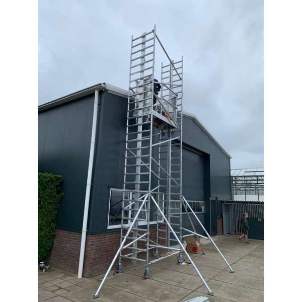 Rolsteiger Hoogwerker de Alulift werkhoogte 500 cm.- De Solarlift bij uitstek! 250 kg belastbaar. Rolsteiger Hoogwerker de Alulift werkhoogte 500 cm.- De Solarlift bij uitstek! 250 kg belastbaar.