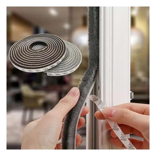 Tochtstrip Voor Deur en Raam - 2 meter - Met Borstel en Plakstrip - Isolatiestrip - H-O Tochtstrip Voor Deur en Raam - 2 meter - Met Borstel en Plakstrip - Isolatiestrip - H-O