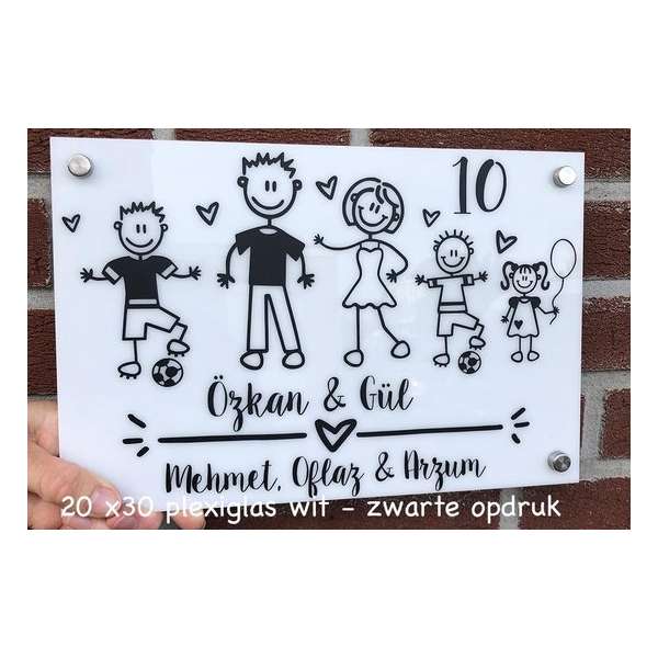 Naambord Familie - 20 cm x 30 cm - wit plexiglas/zwarte opdruk - keuze uit diverse figuurtjes Naambord Familie - 20 cm x 30 cm - wit plexiglas/zwarte opdruk - keuze uit diverse figuurtjes