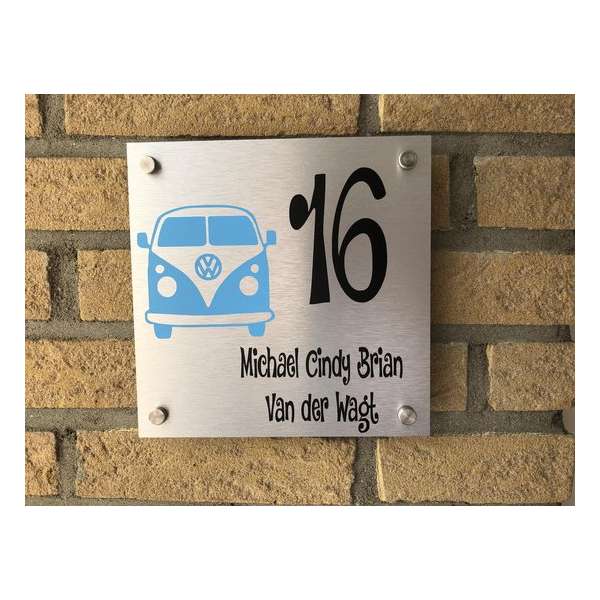 Naambordje voordeur met een Volkswagen transporter Naambordje voordeur met een Volkswagen transporter