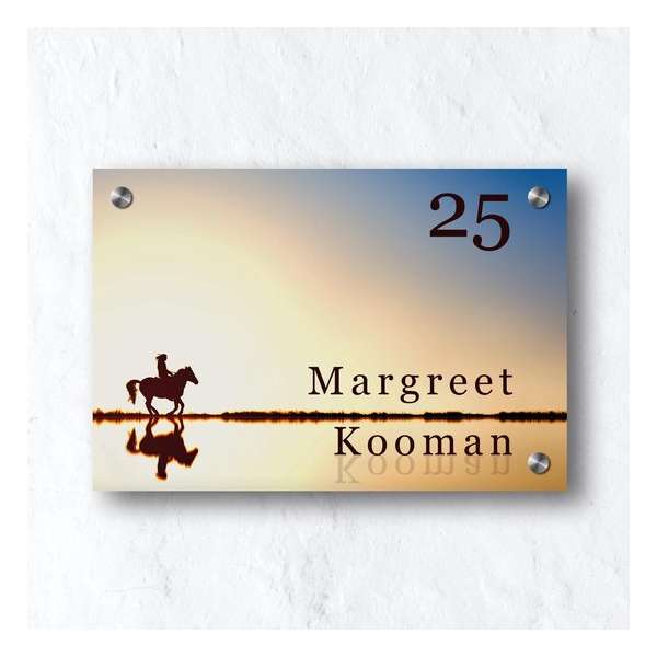 Naambordje Paard Foto - 8 mm dik plexiglas - UV en weerbestendig Naambordje Paard Foto - 8 mm dik plexiglas - UV en weerbestendig