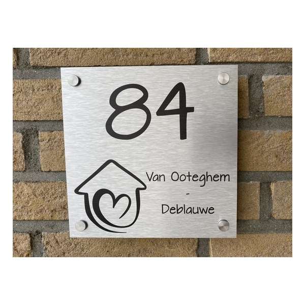 Naambordje voordeur huis met hartje rvs look Naambordje voordeur huis met hartje rvs look
