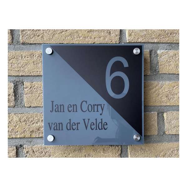 Naambordje voordeur driehoek grijs Naambordje voordeur driehoek grijs