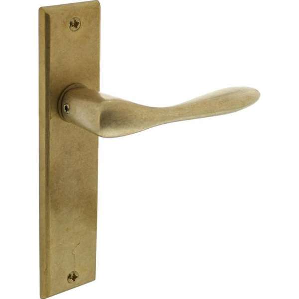Intersteel Deurkruk Banaan met schild 181x41x7mm blind messing getrommeld Intersteel Deurkruk Banaan met schild 181x41x7mm blind messing getrommeld