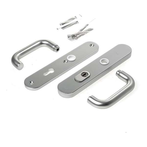 Veiligheidsgarnituur, D4E, alum., afgerond, kruk/kruk, met kerntrekbeveiliging, PC72, deurdikte 40-54mm Veiligheidsgarnituur, D4E, alum., afgerond, kruk/kruk, met kerntrekbeveiliging, PC72, deurdikte 40-54mm