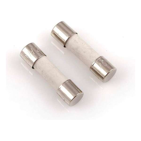 2x Keramische zekering 10A 20 mm x 5 mm (fast blow) 2x Keramische zekering 10A 20 mm x 5 mm (fast blow)