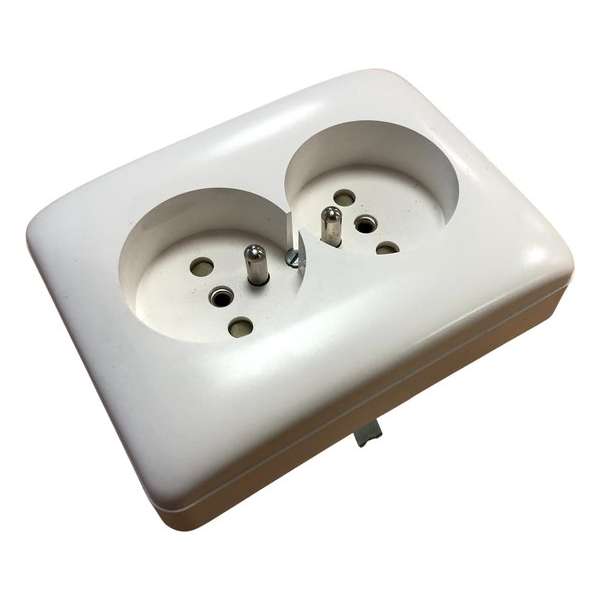 TQ4U tweevoudige wandcontactdoos | half opbouw | met BELGISCHE PENAARDE | mat wit TQ4U tweevoudige wandcontactdoos | half opbouw | met BELGISCHE PENAARDE | mat wit