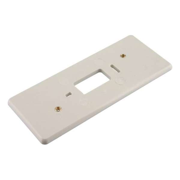 BERKER 3-voudige montageplaat | met schroefbus | creme BERKER 3-voudige montageplaat | met schroefbus | creme