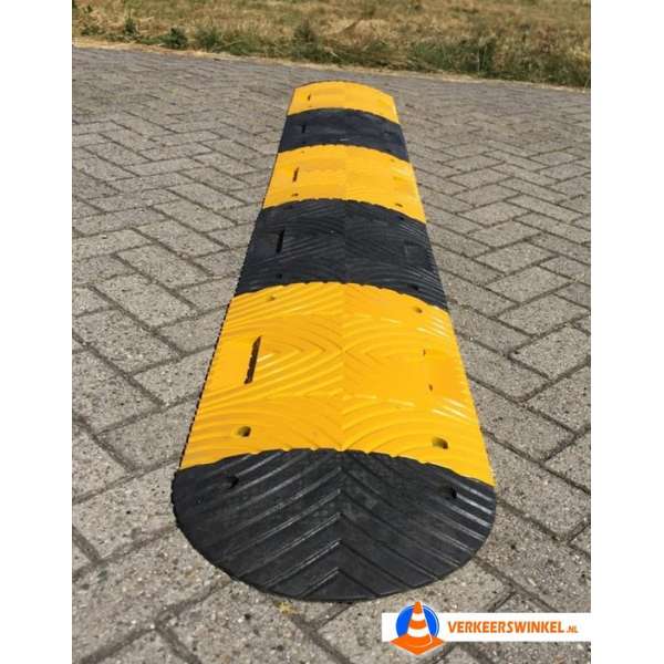 Verkeersdrempel Modulair - 4 Meter Lang - 50 mm Hoog - Rubber Verkeersdrempel Modulair - 4 Meter Lang - 50 mm Hoog - Rubber