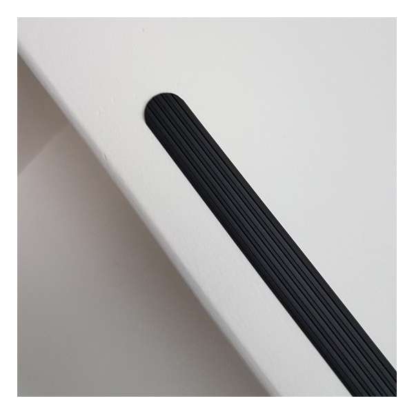 Antislip traptape met ronde uiteinden ZWART - 15 strips van 16 mm breed x 95 cm lang Antislip traptape met ronde uiteinden ZWART - 15 strips van 16 mm breed x 95 cm lang