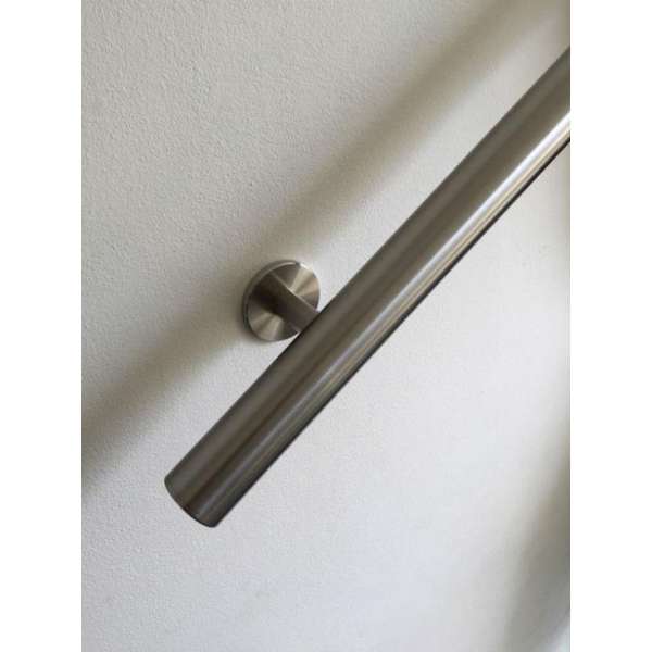 RVS 304 trapleuning rond 42,5 mm inclusief twee vlakke ophangsteunen, 100 cm RVS 304 trapleuning rond 42,5 mm inclusief twee vlakke ophangsteunen, 100 cm