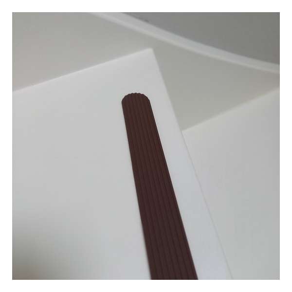 Antislip traptape met ronde uiteinden BRUIN- 3 strips van 28 mm breed x 95 cm lang Antislip traptape met ronde uiteinden BRUIN- 3 strips van 28 mm breed x 95 cm lang