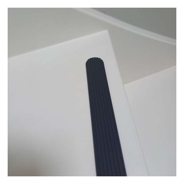 Antislip traptape met ronde uiteinden ANTRACIET- 3 strips van 28 mm breed x 65 cm lang Antislip traptape met ronde uiteinden ANTRACIET- 3 strips van 28 mm breed x 65 cm lang